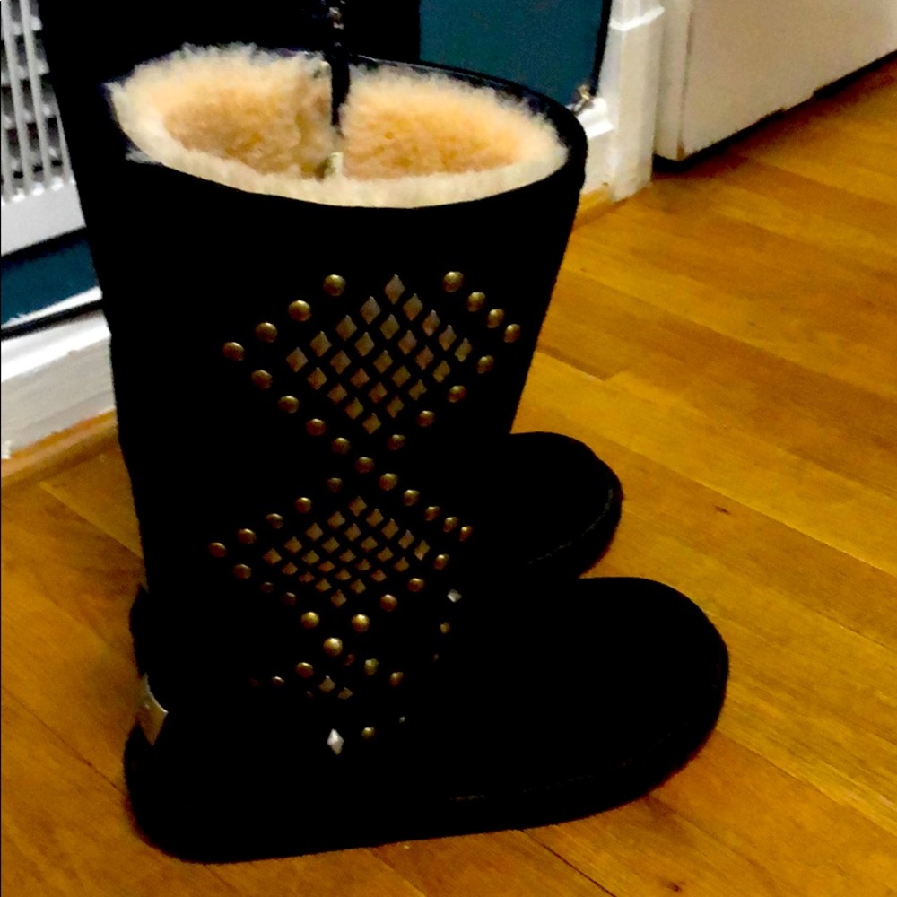 Black suede boots no longer able to fit